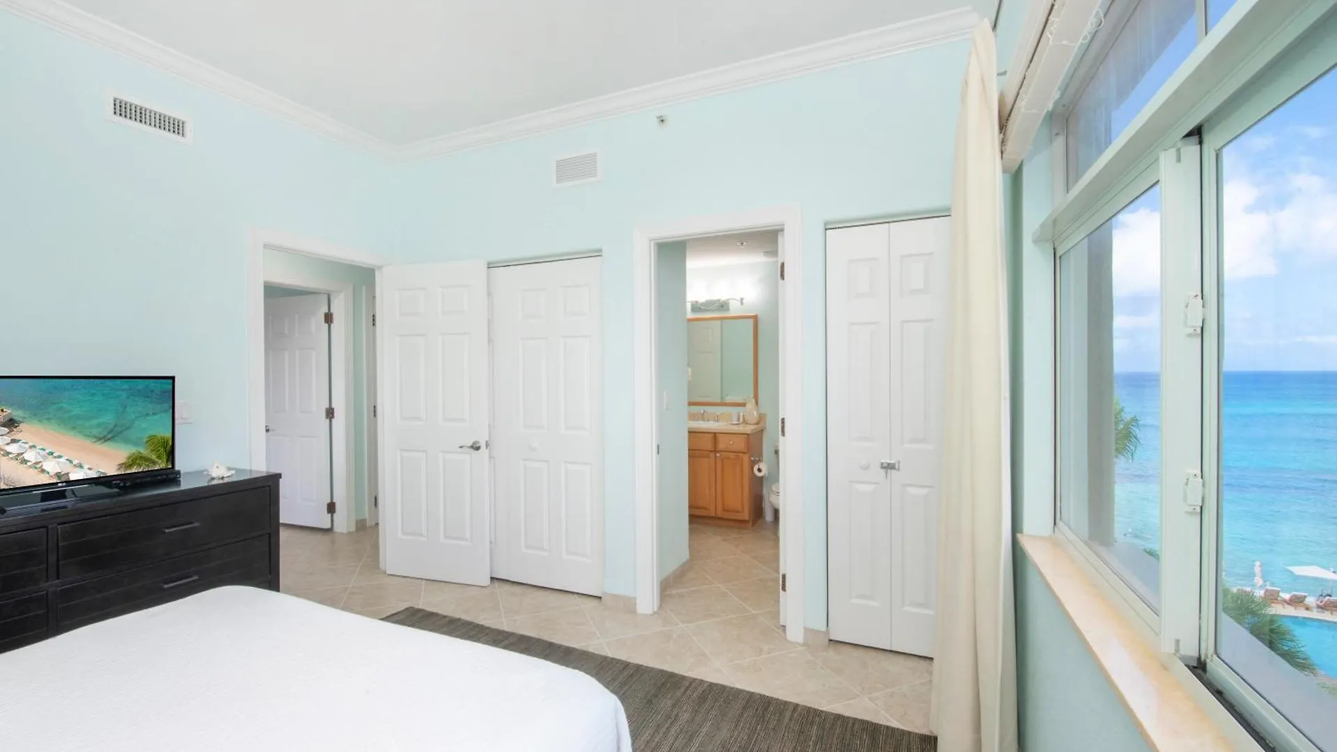 Apartment South Bay Beach Club 30 - 3 Bedroom 2 Bathroom Unit George Town Cayman Islands
