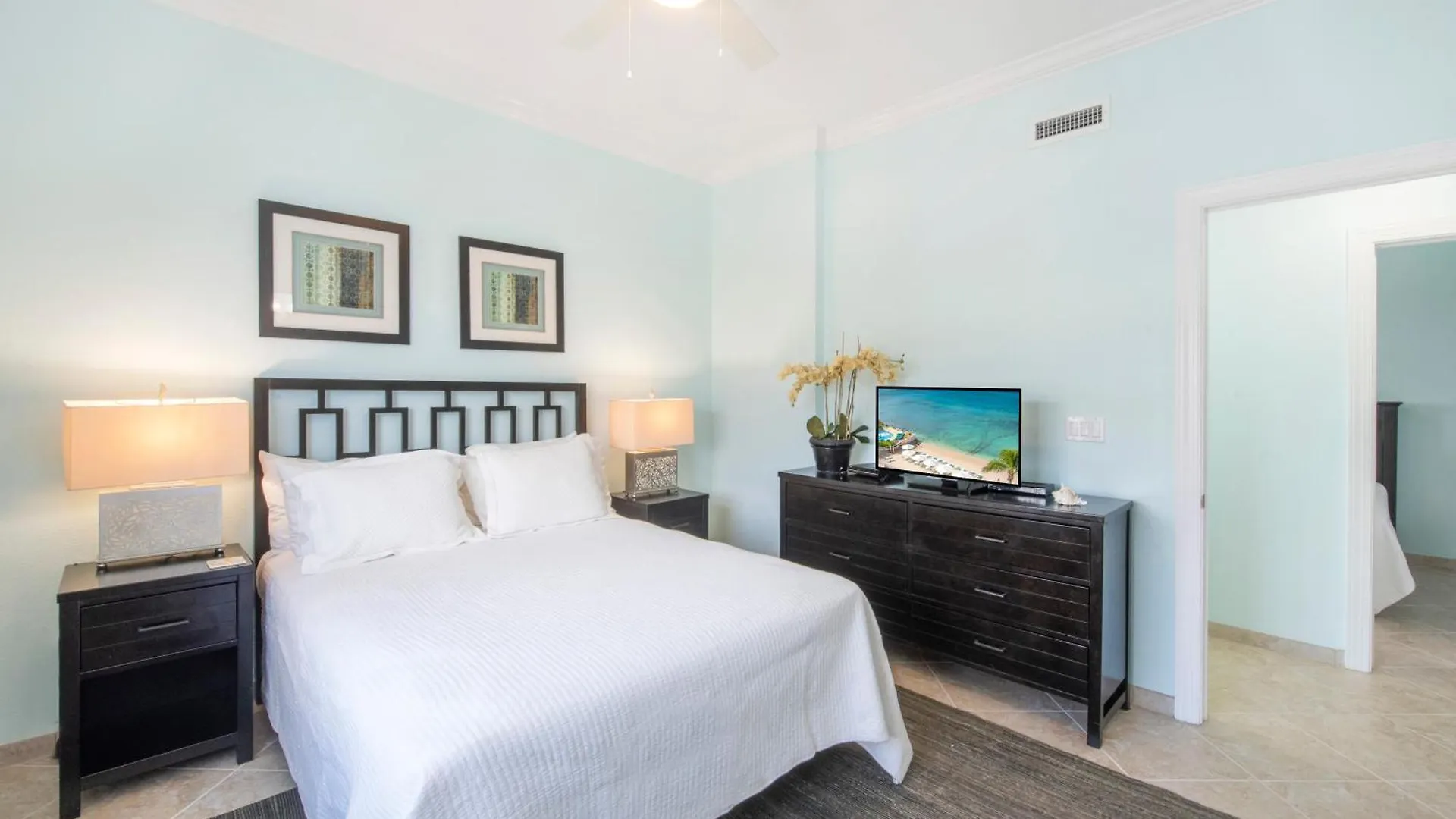 South Bay Beach Club 30 - 3 Bedroom 2 Bathroom Unit George Town Apartment