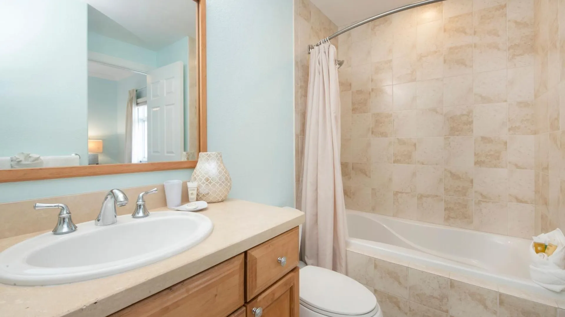 South Bay Beach Club 30 - 3 Bedroom 2 Bathroom Unit George Town